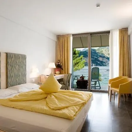 Du Otel 4*